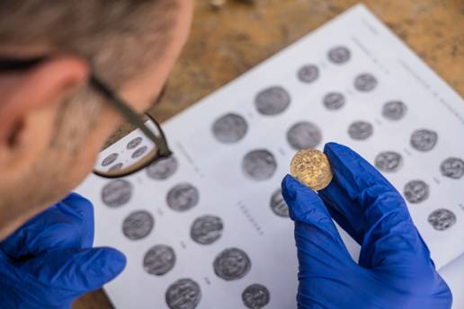 Descubren antiguas monedas de oro en el Parque Nacional de Caesarea